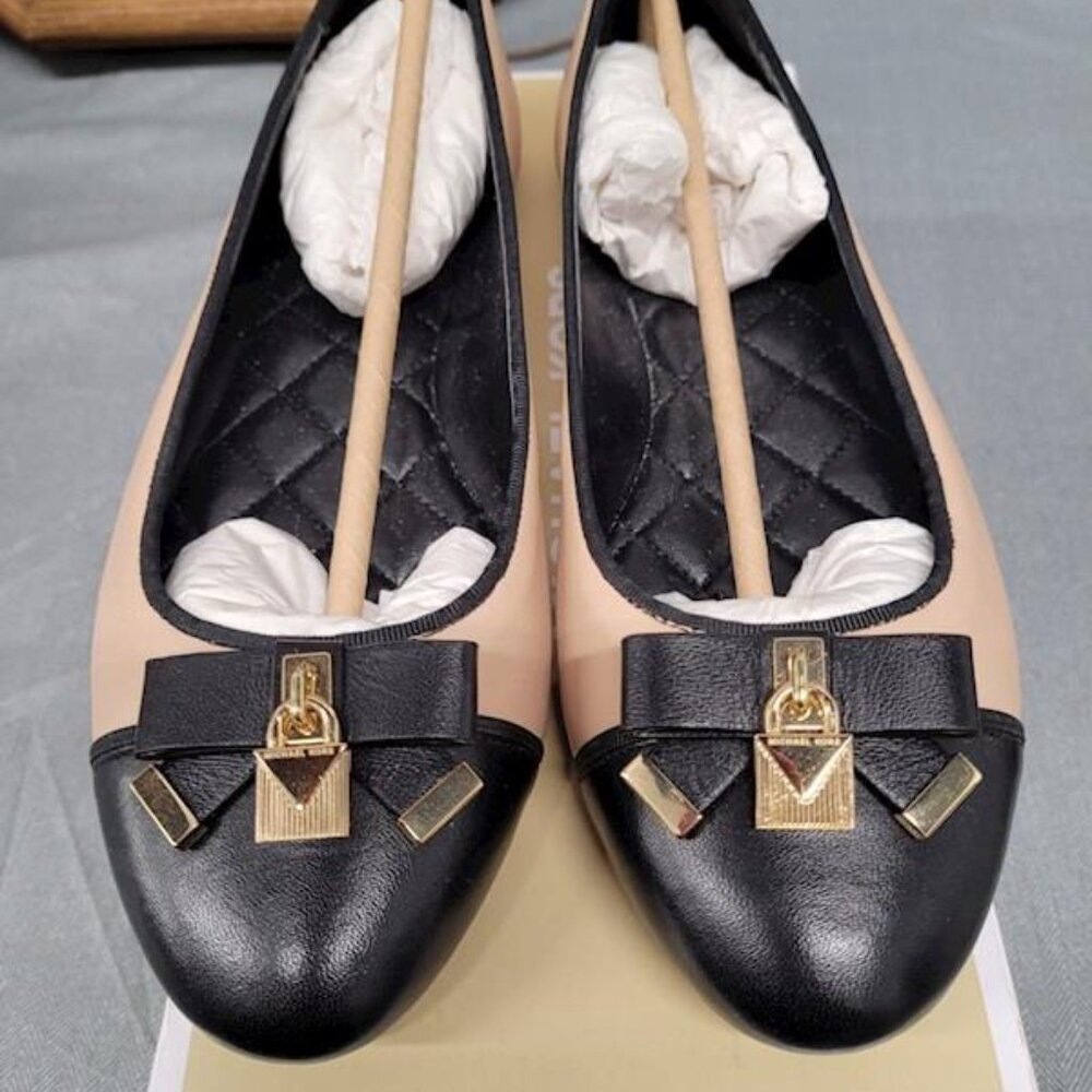 NEW NIB Michael Kors Alice Ballet Oyster/Black Leather Flats, Gold locks, Sz 9M